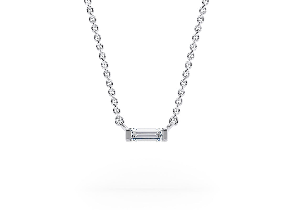 The discreet look of a baguette diamond necklace is both versatile and elegant. This piece is ideal to stack and combine with other necklaces from the collection, for a contemporary look that echoes vintage Art Deco style