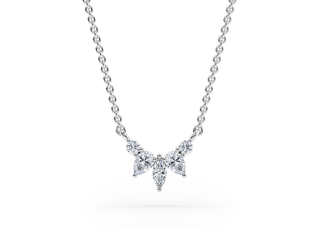 A brilliant set of marquise, pear and round brilliant diamond form a semicircle of glimmering light. This piece mimics the delicate petals of flowers and can be combined with other necklaces from our Confetti collection.