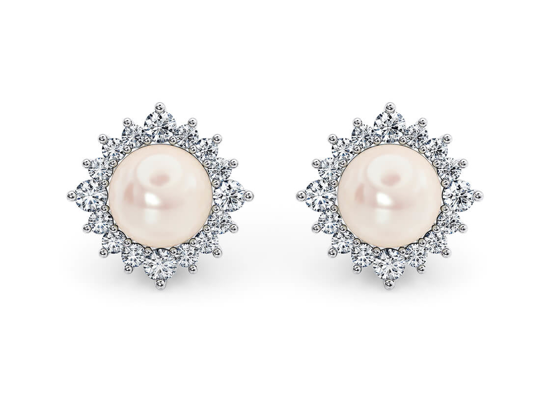 Delicately framed by a sparkling diamond halo, these studs showcase two perfectly matched round Akoya pearls. Radiant and elegant, the Maris Studs make a stunning addition to any jewellery collection.