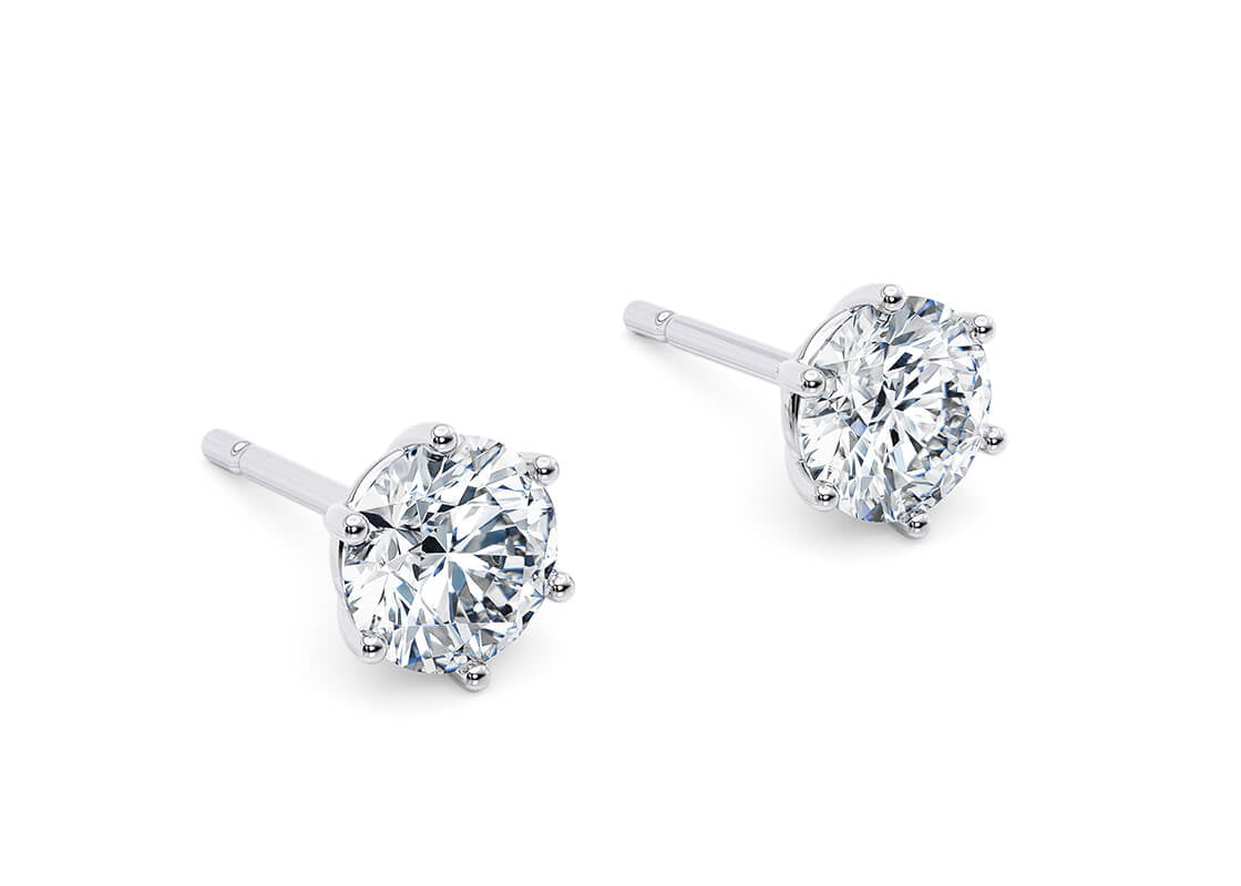 True elegance lies in simplicity. With a clean design and a secure six-claw setting, the Mila Studs add a subtle sparkle to your everyday look - perfect for all-day wear.