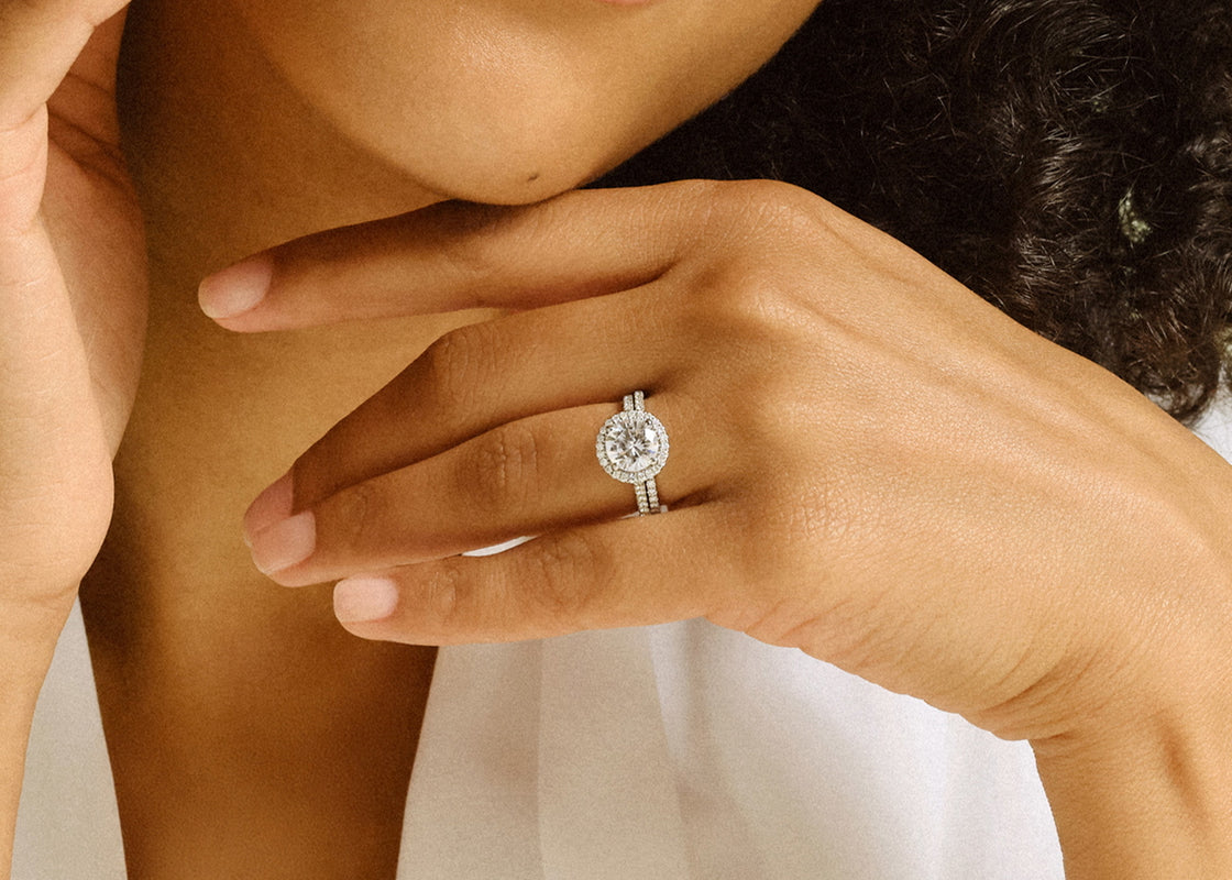 Celestia Halo Ring in 18k White Gold – Round Cut Diamond Setting