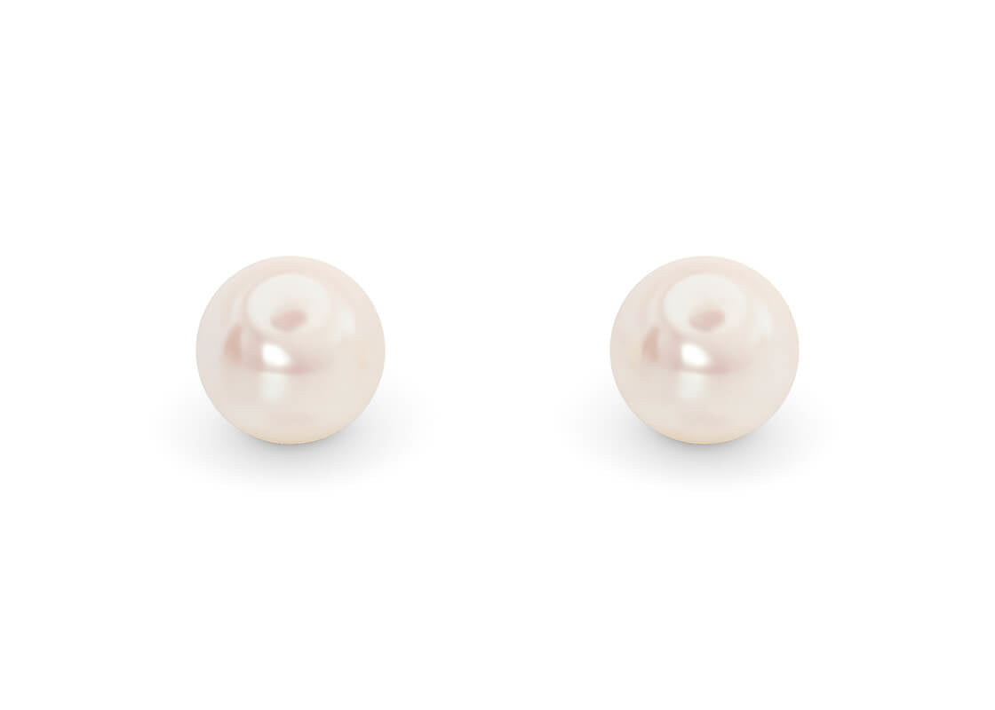 Embodying timeless elegance, the Marina Studs capture the simple beauty of pearls. Whether worn alone or layered, they add a classic touch that never goes out of style.